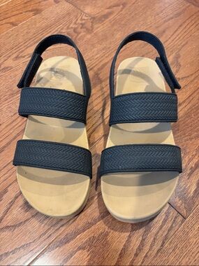 Reef Kids Black and Tan Adjustable Strap Sandals